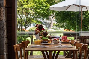 Free daily buffet breakfast  - Hotel Alpestre (Gramado)
