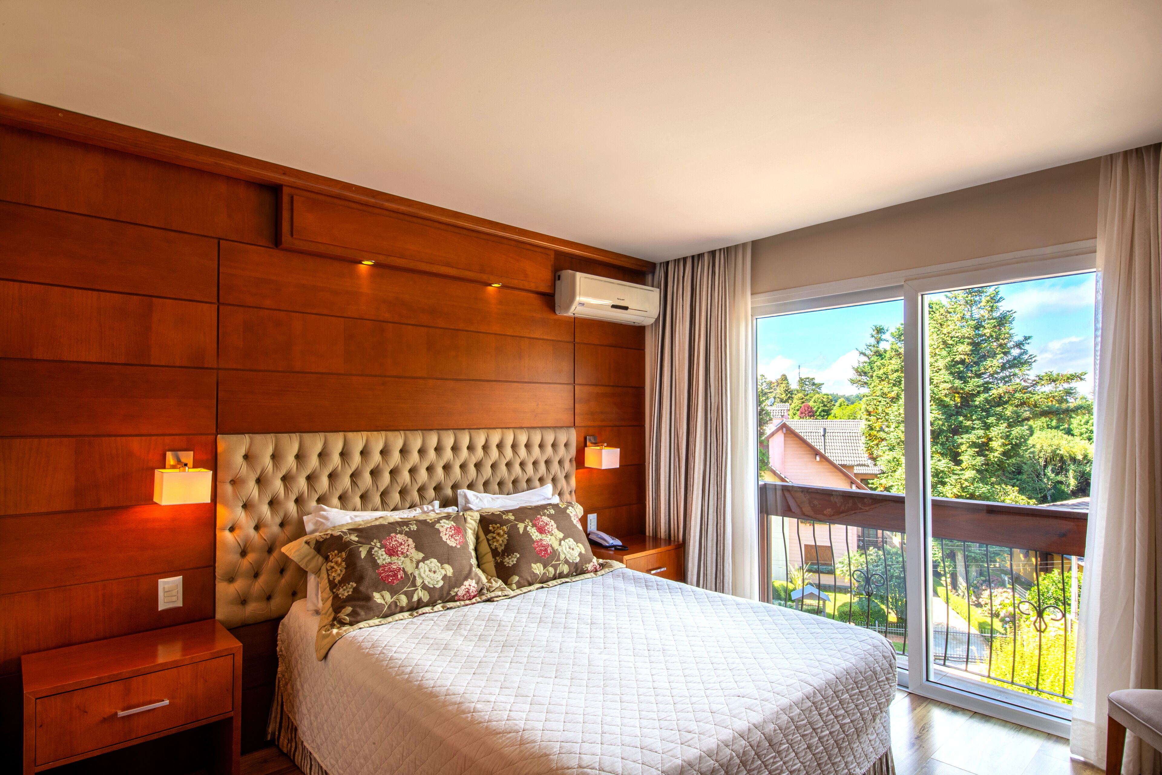 Quarto superluxo, vista para a cidade (Super Luxo) | Frigobar, cofres nos quartos, cortinas blackout, berços grátis