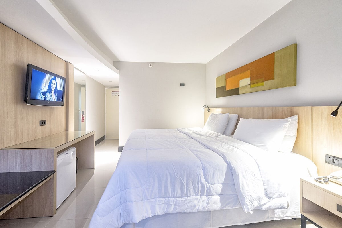 Minibar, in-room safe, individually decorated, individually furnished