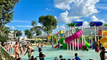 3 outdoor pools, pool loungers