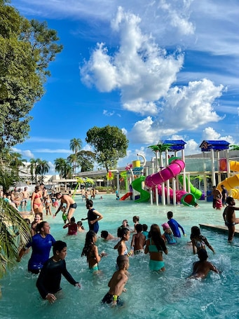 3 piscinas al aire libre, sillones reclinables de piscina