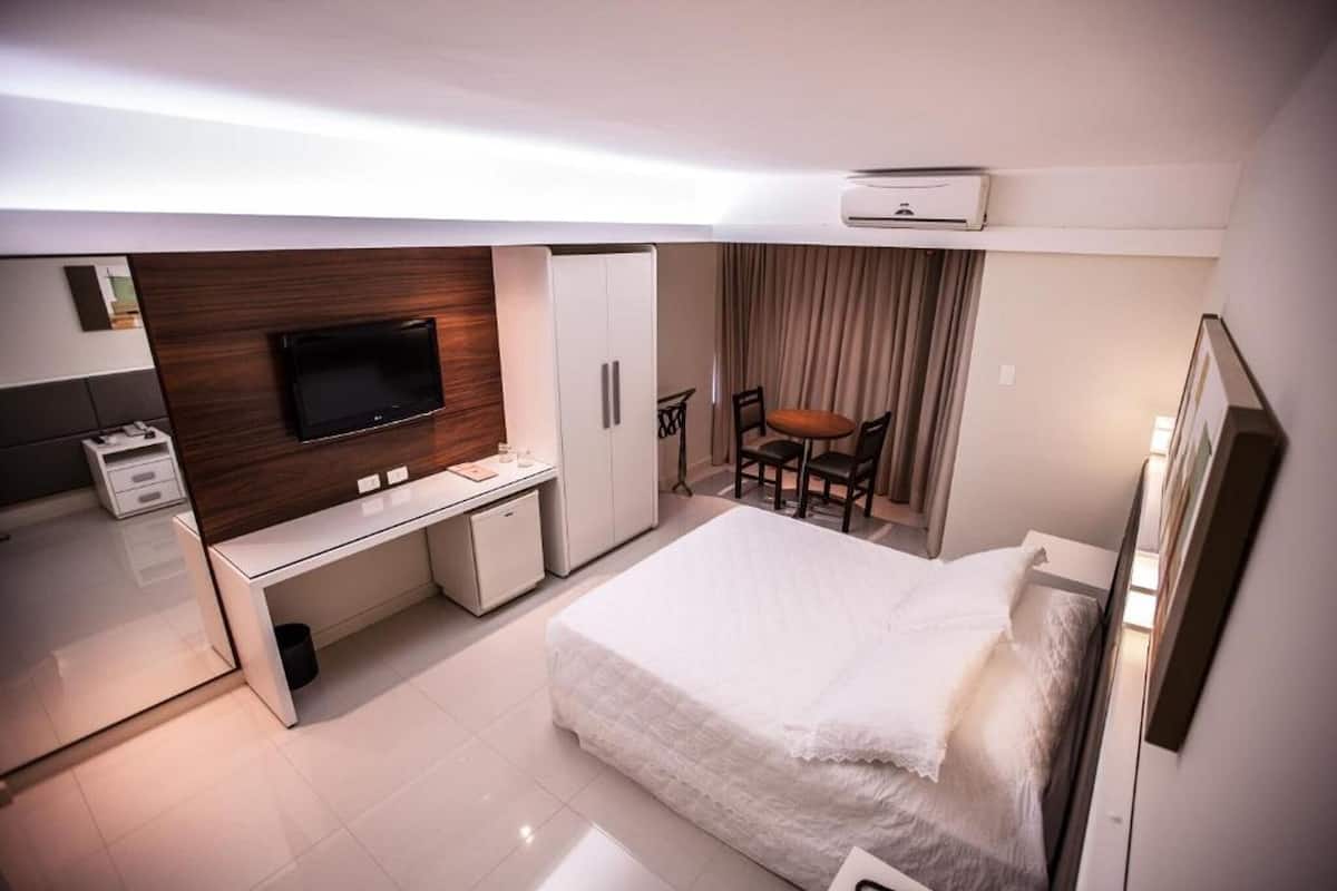 Minibar, Zimmersafe, individuell dekoriert, individuell eingerichtet