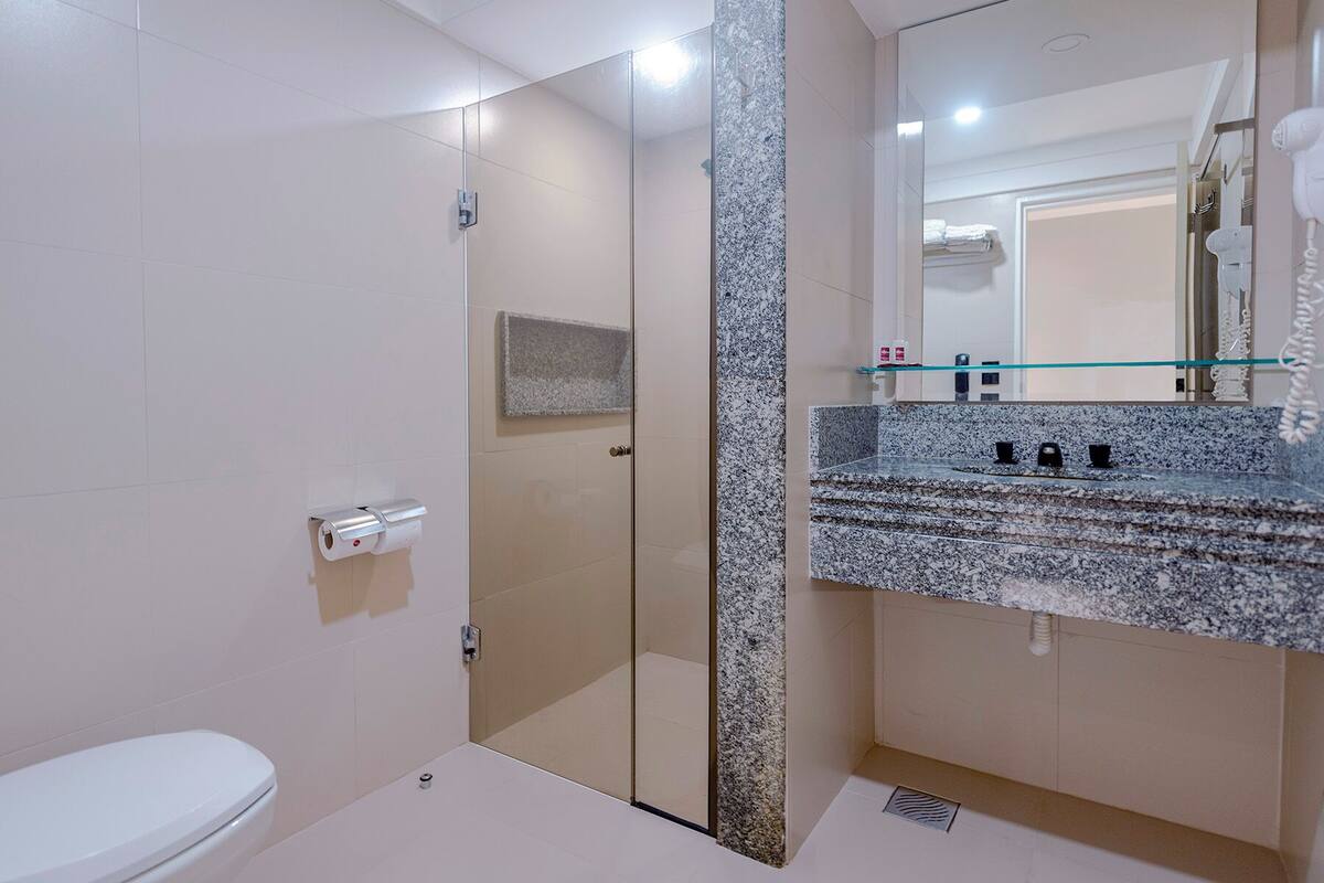 shower, rainfall showerhead, free toiletries, hair dryer