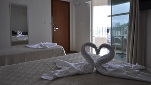Suite panorámica, vista a la playa (com Varanda) | Minibar, escritorio, cortinas blackout y tabla de planchar con plancha