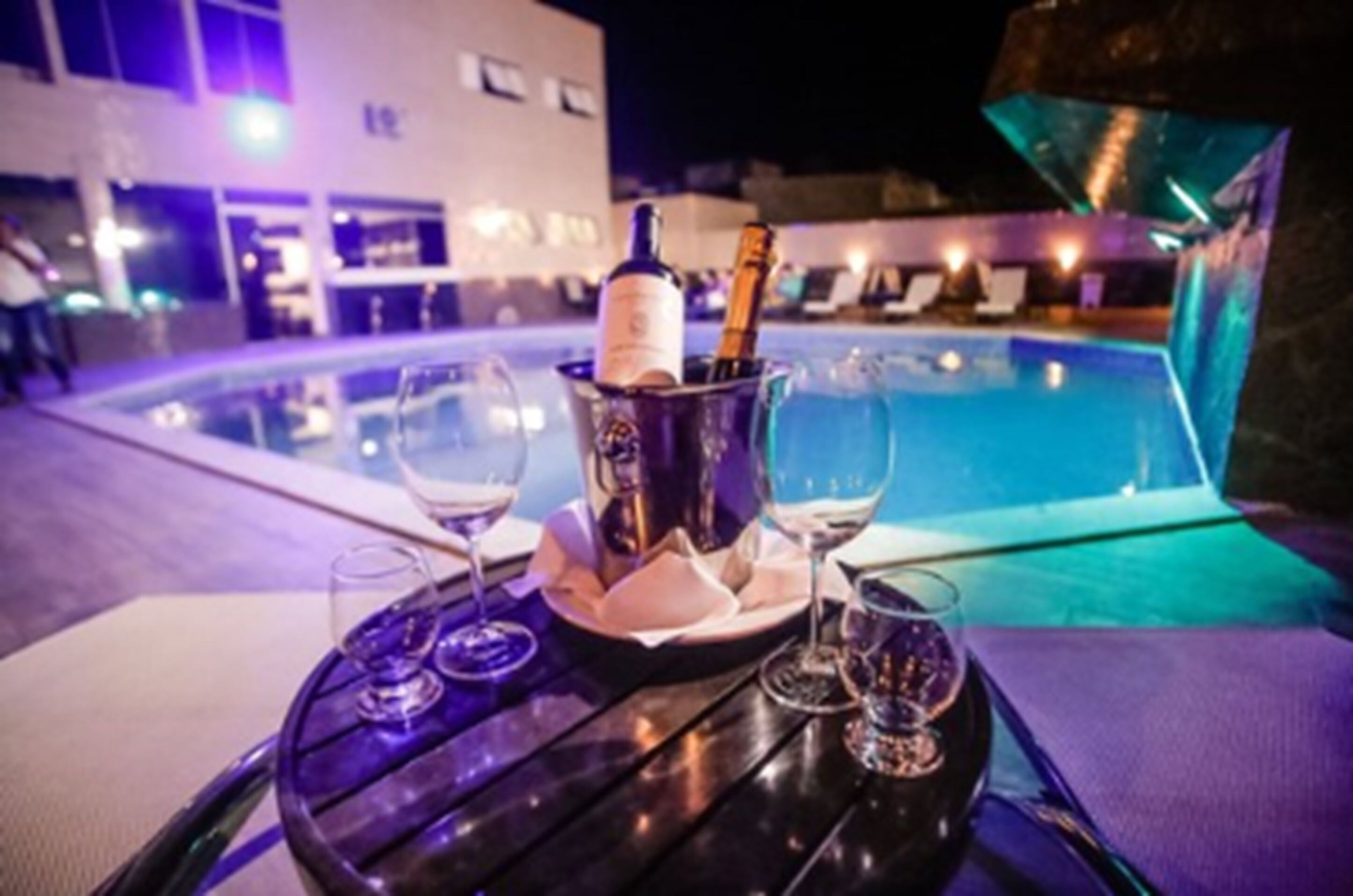 outdoor pool, pool loungers