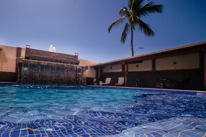 Außenpool, Liegestühle