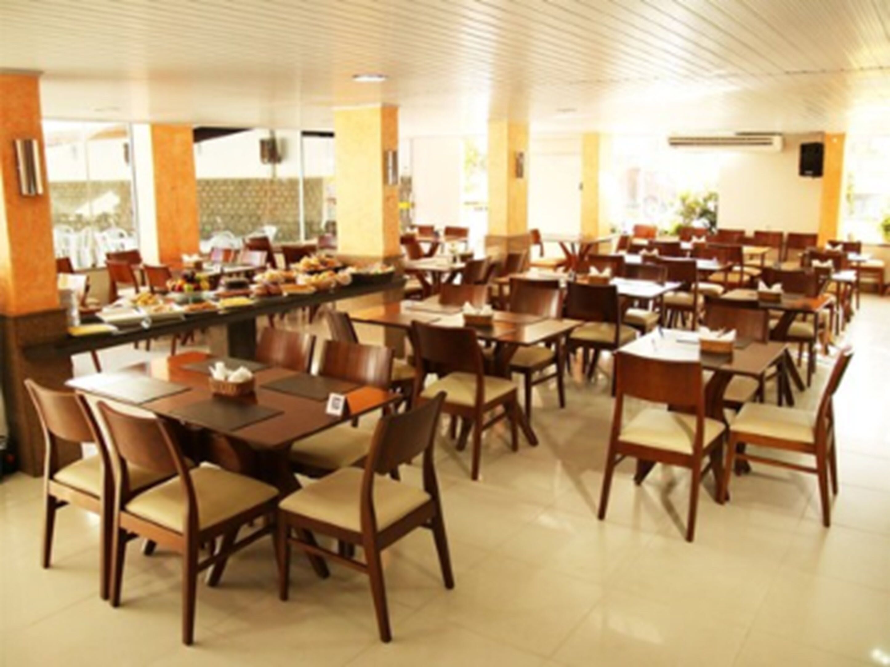 breakfast, lunch and dinner served