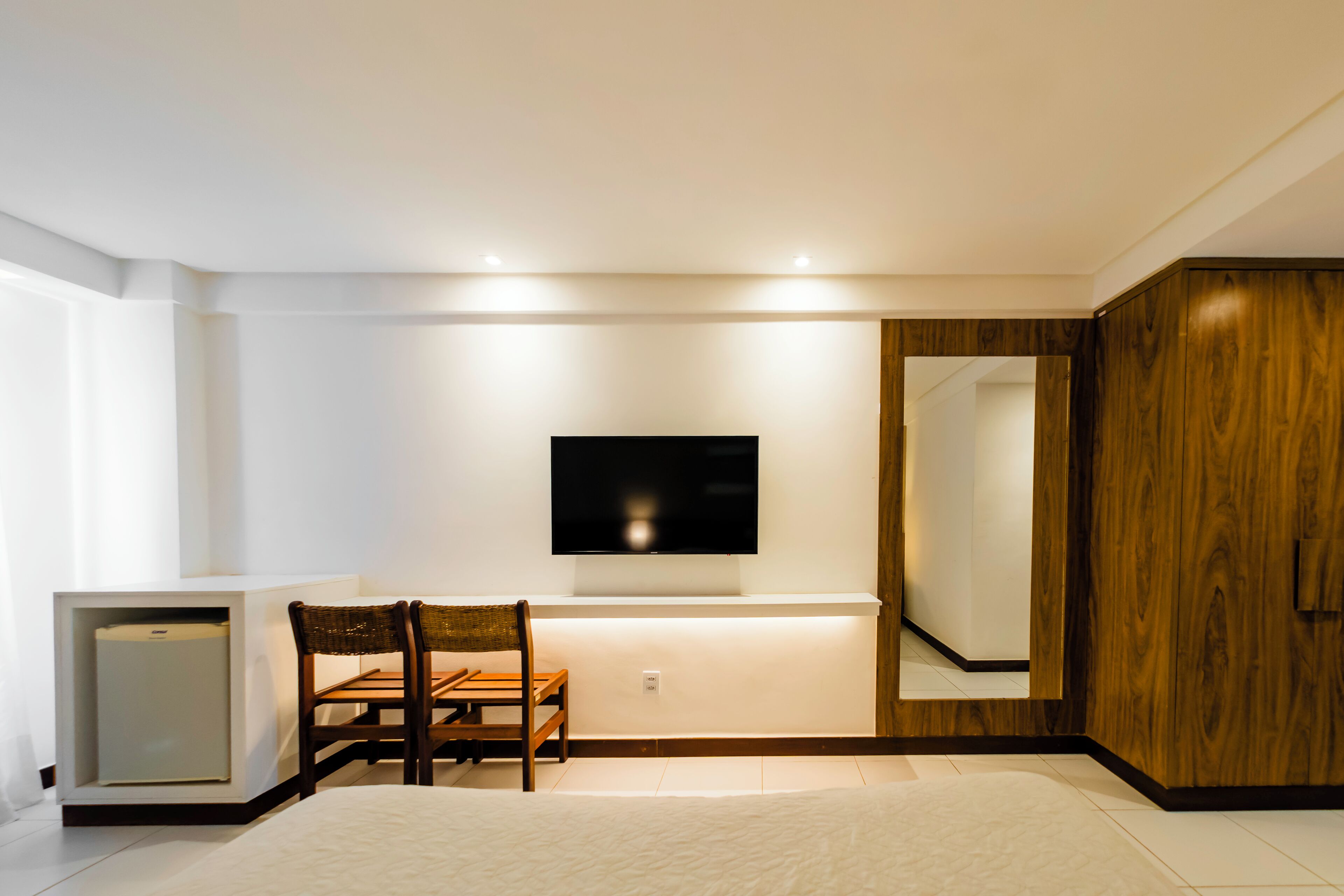 Deluxe Room | Minibar, in-room safe, blackout drapes, rollaway beds