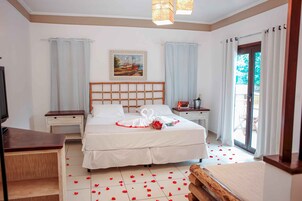 Suite Master | Minibar, caja fuerte, cortinas opacas y tabla de planchar con plancha