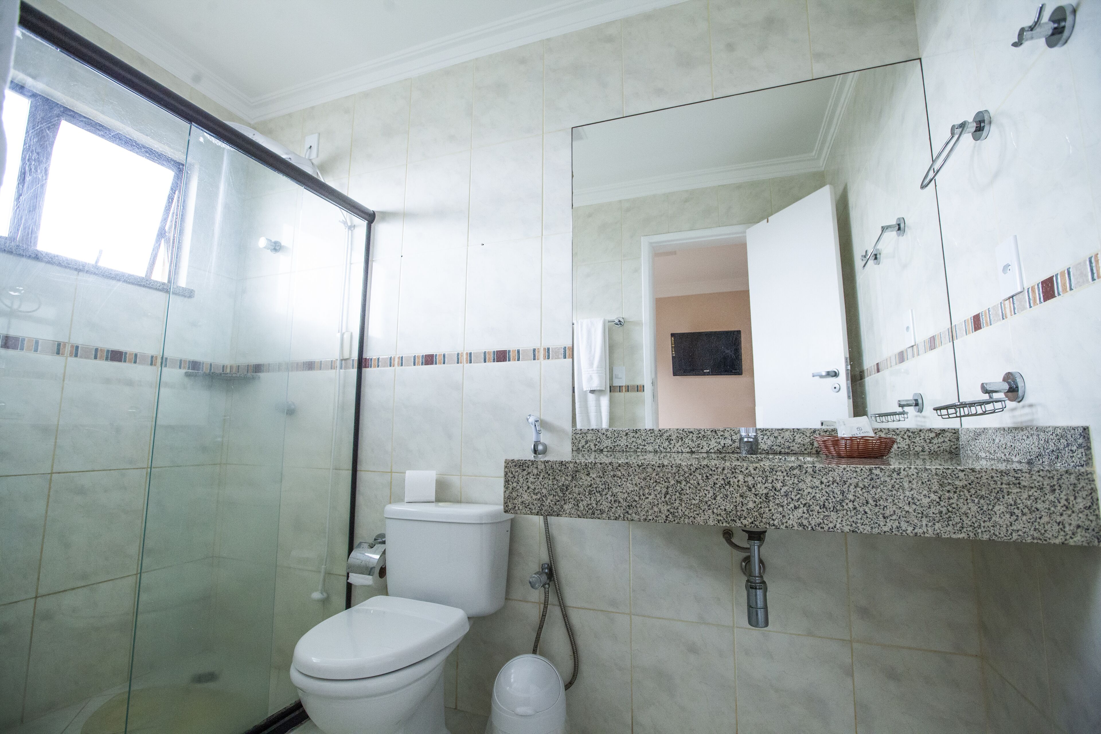 shower, free toiletries, towels