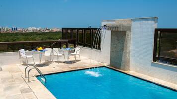 Hồ bơi ngoài trời