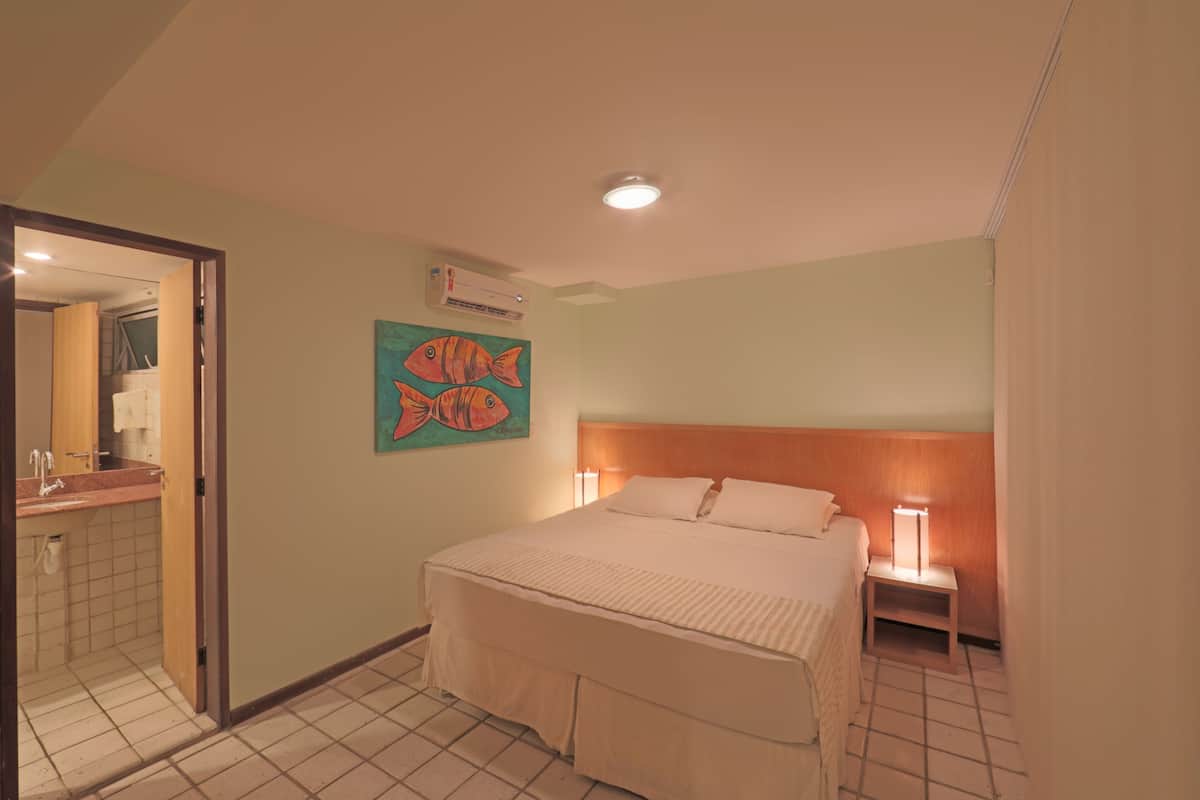 Minibar, in-room safe, desk, free WiFi