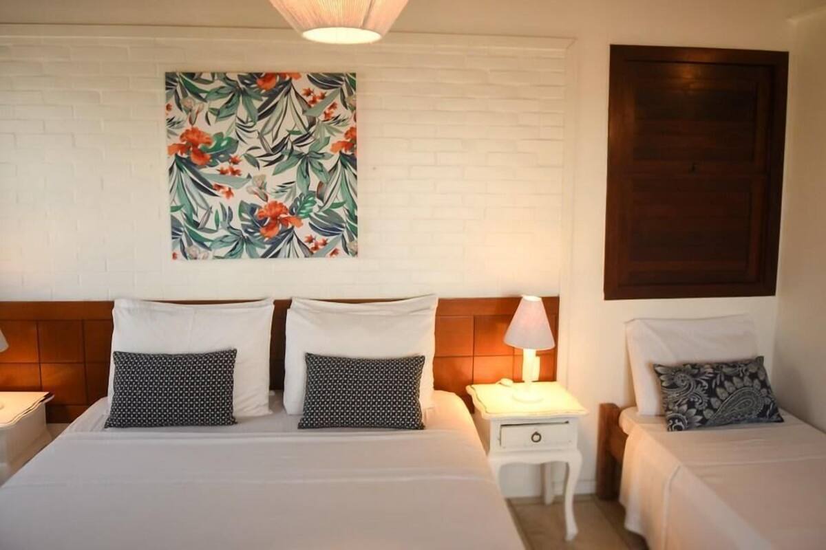 Camas con pillow-top, minibar y caja de seguridad en la habitación