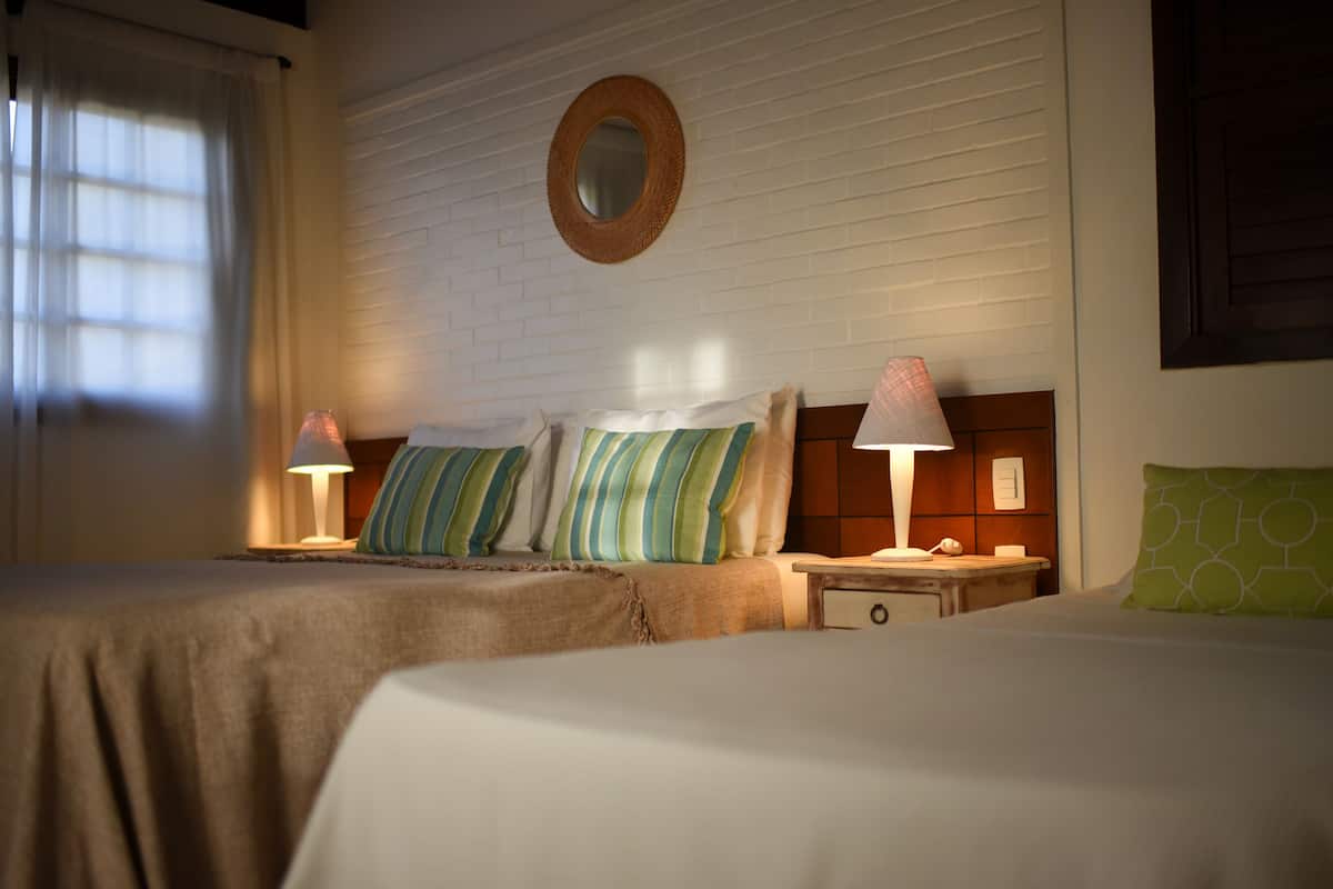 Cabaña estándar | Colchones con acolchado adicional, minibar, caja fuerte
