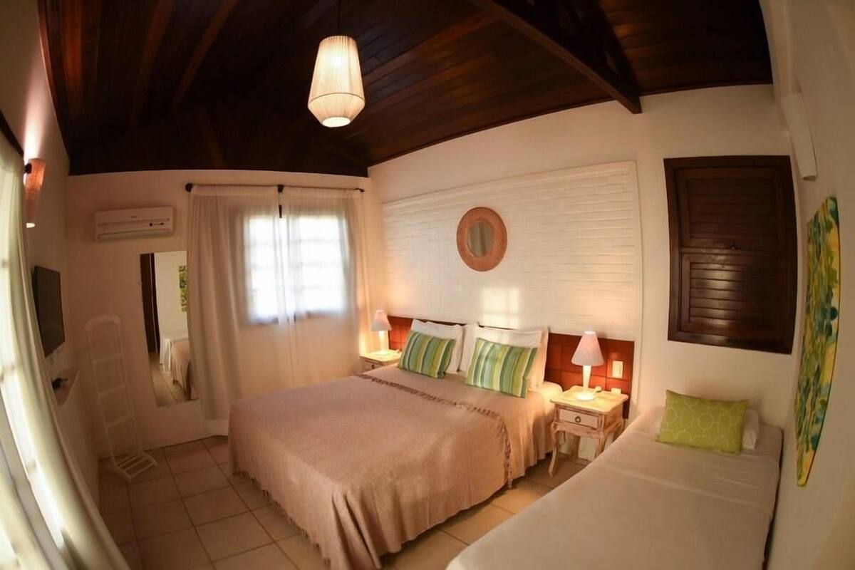 Camas con pillow-top, minibar y caja de seguridad en la habitación