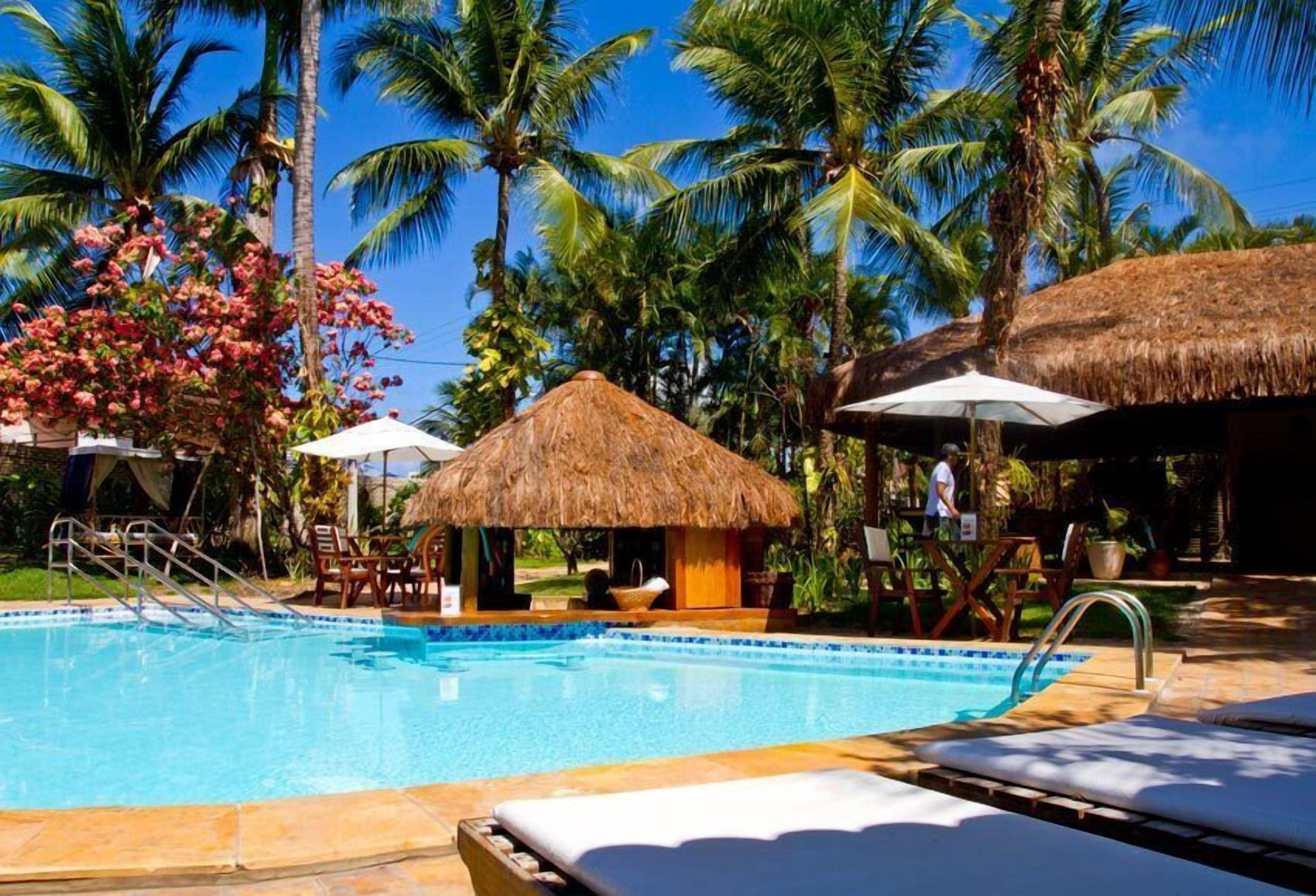 Piscina a l'aire lliure i gandules 