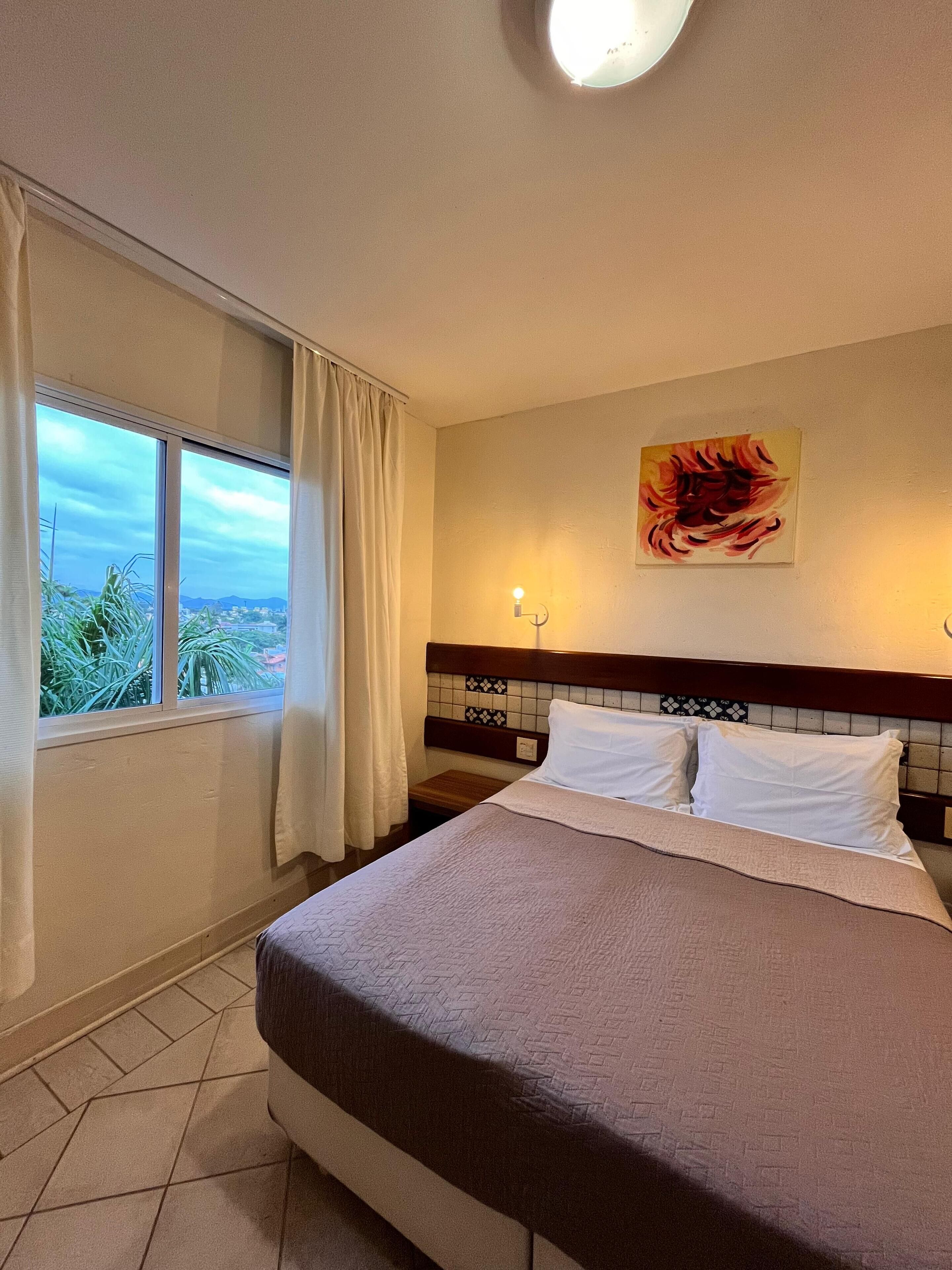 quarto luxo lateral | 1 bedroom, minibar, in-room safe, desk