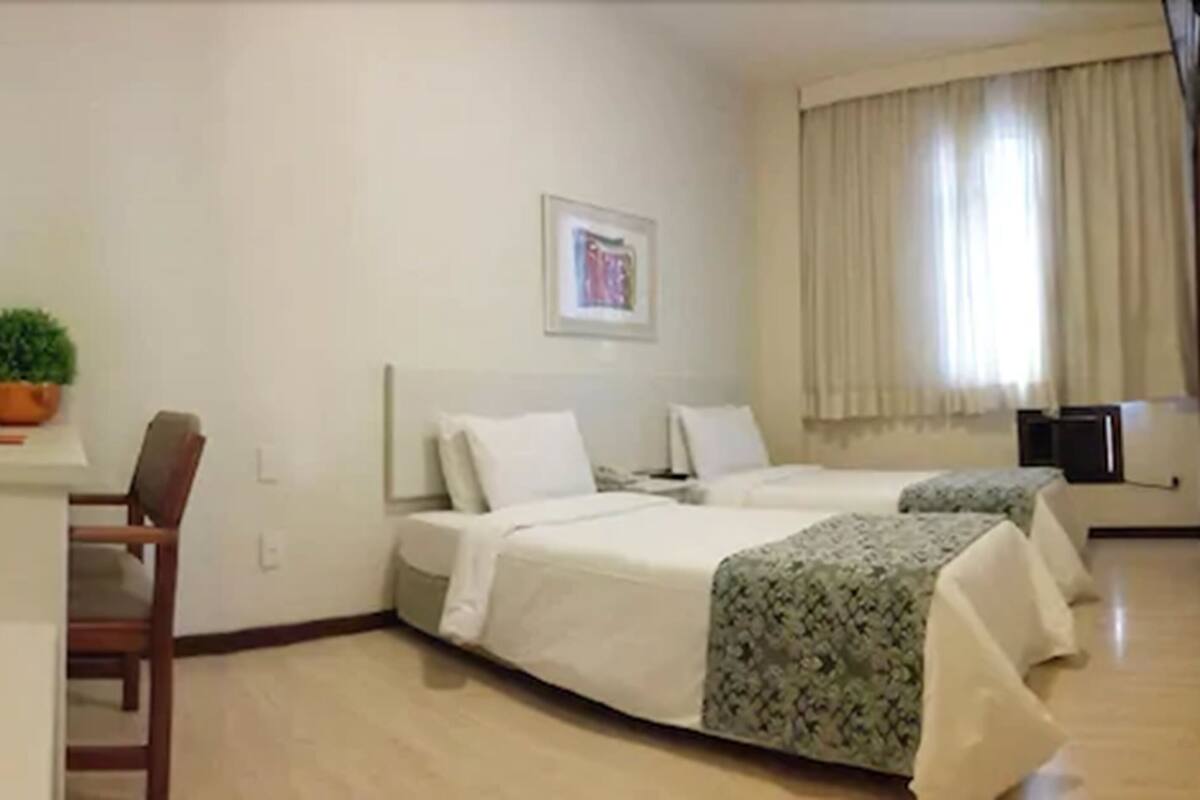 Escritorio, wifi gratis y despertador