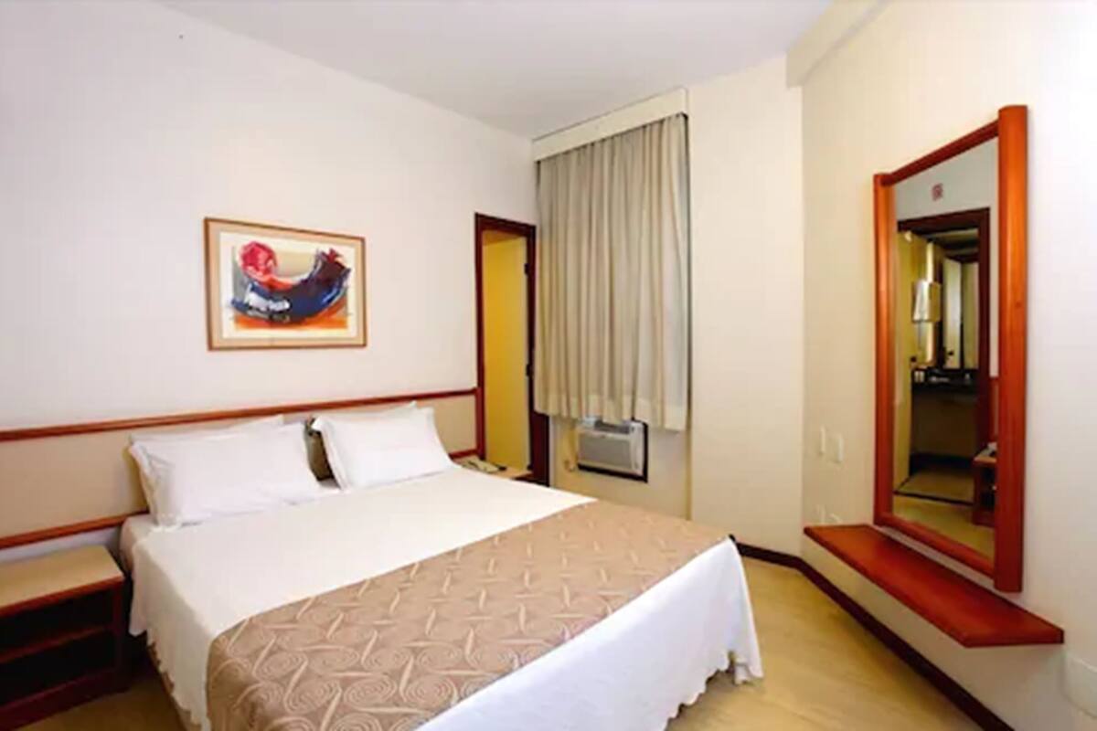 Escritorio, wifi gratis y despertador