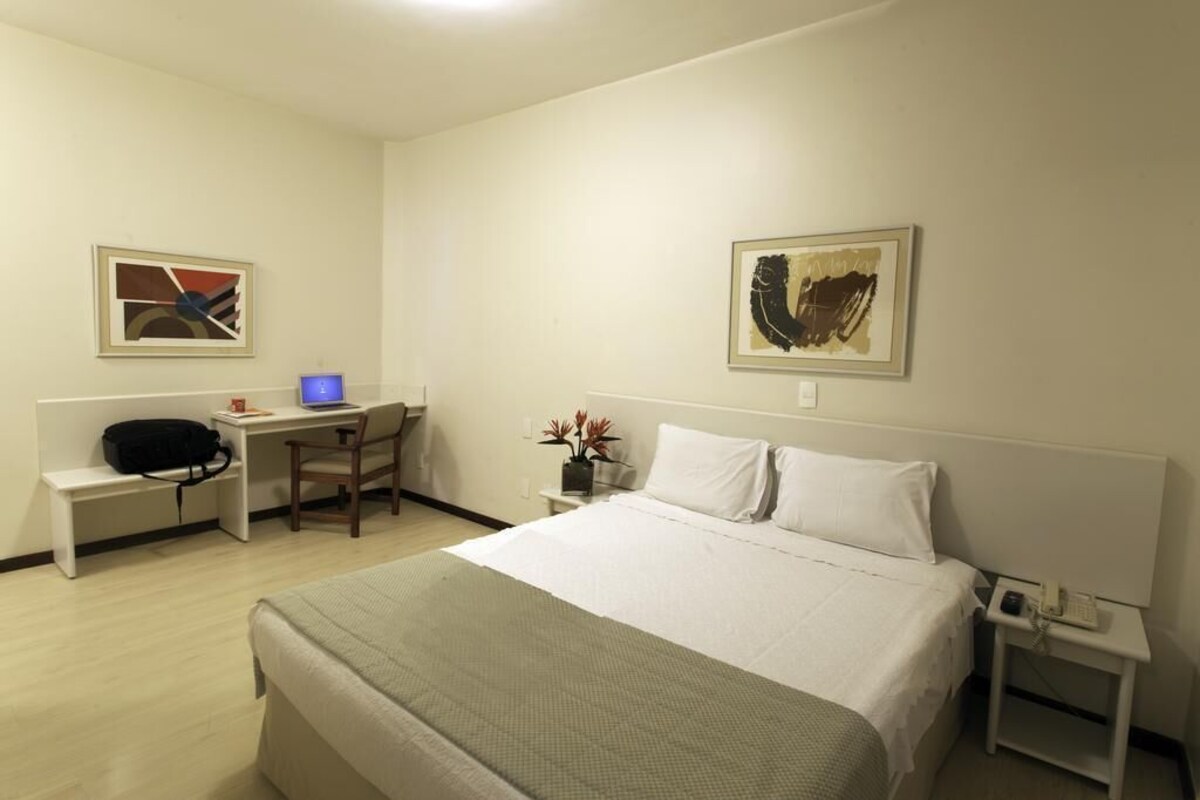 Desk, free WiFi, alarm clocks