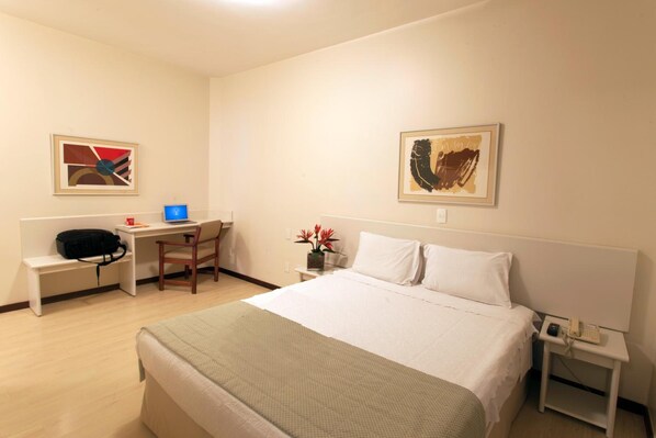 Desk, free WiFi, alarm clocks