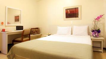 Familieværelse til 4 personer | Skrivebord, gratis Wi-Fi, vækkeur