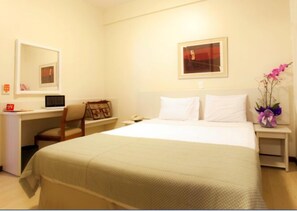 Family Quadruple Room | Desk, free WiFi, alarm clocks - Hotel Boulevard Express (Belo Horizonte)