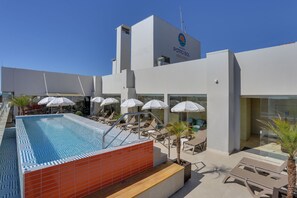 2 outdoor pools, pool umbrellas, sun loungers - Hotel Porto Sol Ingleses (Florianópolis)