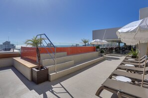 2 outdoor pools, pool umbrellas, sun loungers - Hotel Porto Sol Ingleses (Florianópolis)