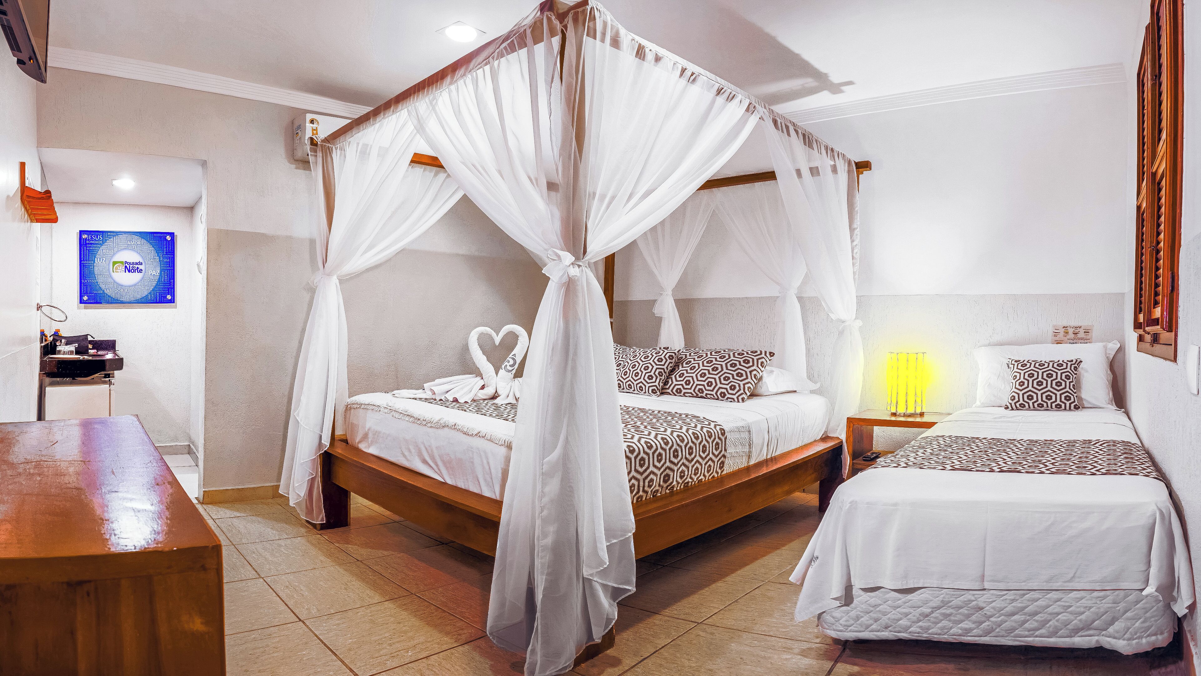 Minibar, wifi gratis y ropa de cama 