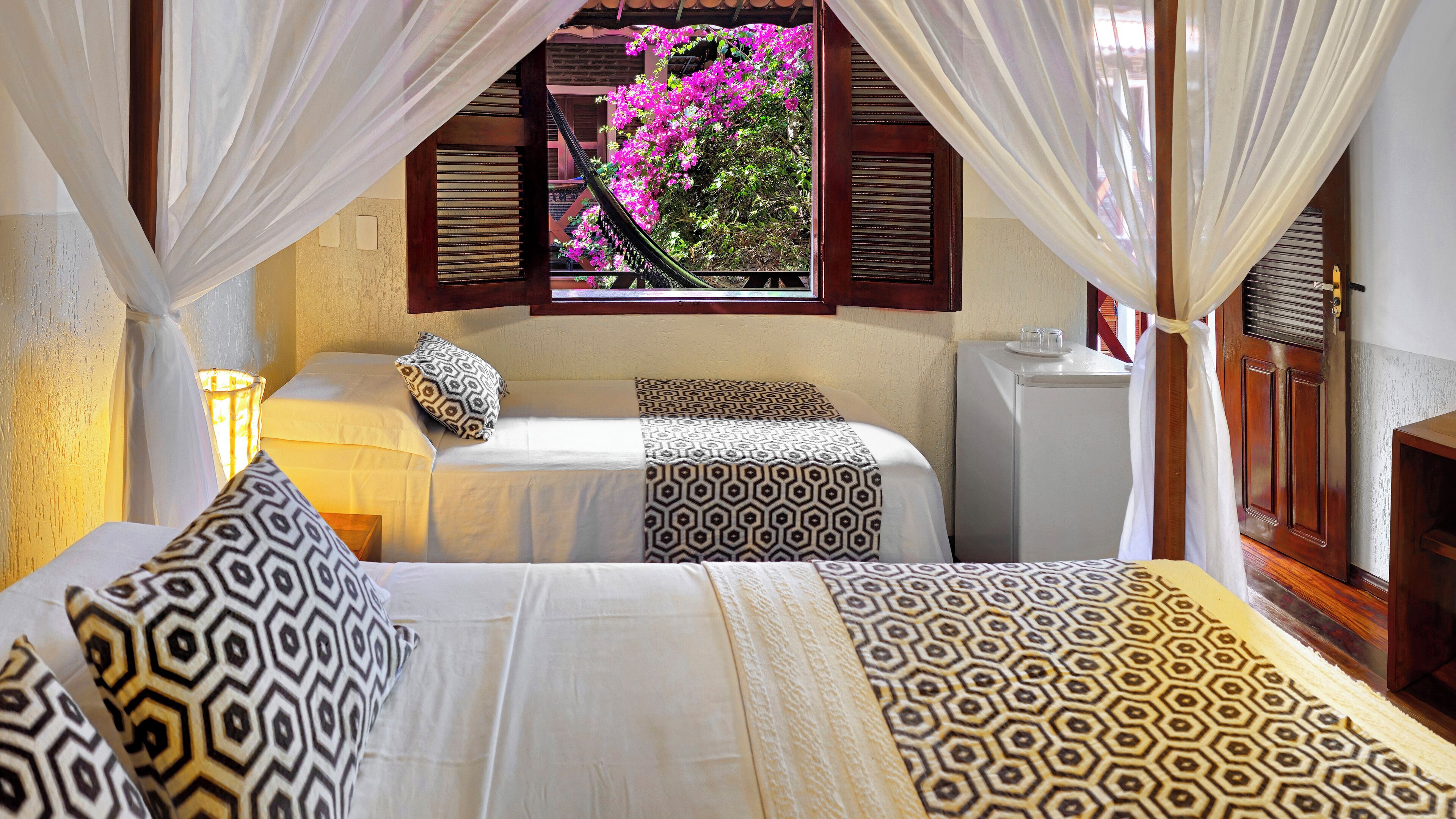 deluxe | minibar, free wifi, bed sheets