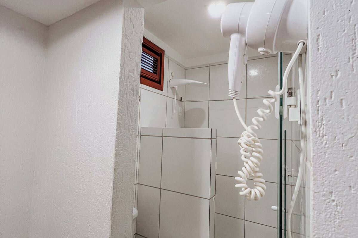 shower, free toiletries, hair dryer, towels