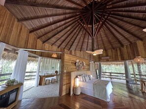 A spacious room with a large bed, a ceiling fan, and a view of the outdoors. - Juma Lodge - Hotel Selva (Careiro)