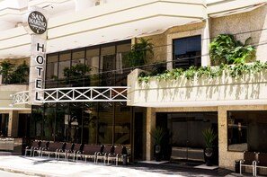 Property entrance - San Marino Cassino Hotel (Balneário Camboriú)