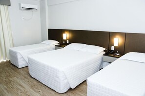Frigobar, cofres nos quartos, cortinas blackout