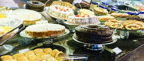 Free daily buffet breakfast