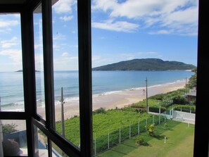 Frigobar, cofres nos quartos, escrivaninha, cortinas blackout