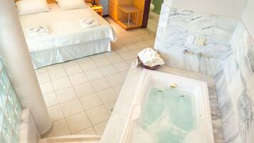 Suíte premium | Frigobar, cofres nos quartos, cortinas blackout, Wi-Fi de cortesia