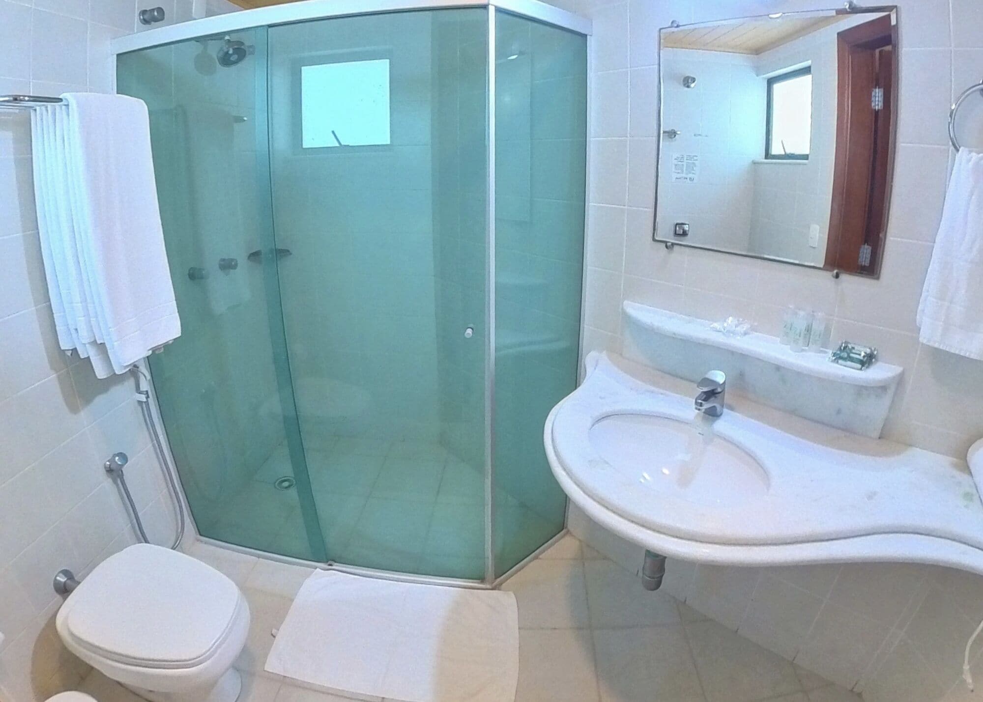 standard room | bathroom | free toiletries, hair dryer, towels