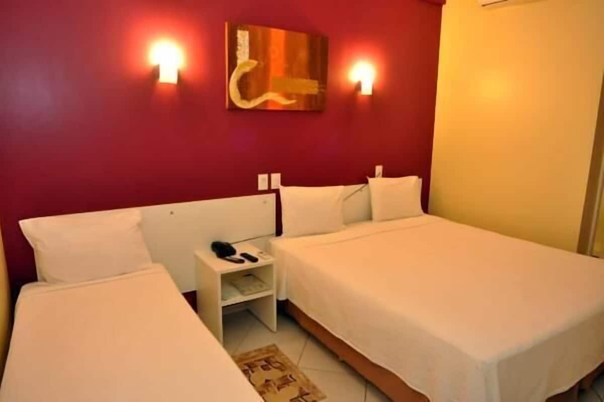 Escritorio, wifi gratis y ropa de cama