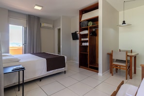 Minibar, Zimmersafe, kostenloses WLAN, Bettwäsche