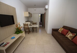 Flat Cook - facing the road | 客厅