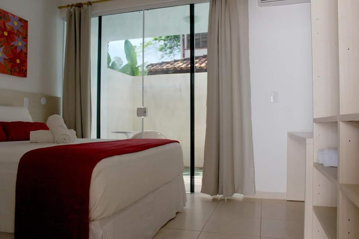 Minibar, in-room safe, individually decorated, individually furnished