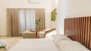 Luxo | Minibar, brankas, dan didekorasi berbeda-beda