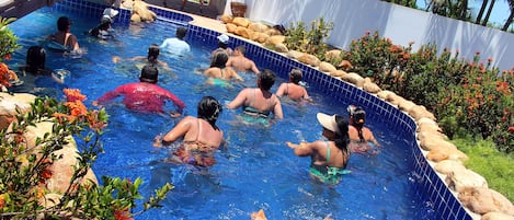 Außenpool, geöffnet von 08:00 Uhr bis 21:00 Uhr, Liegestühle