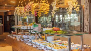 Café da manhã com pratos da culinária local grátis todos os dias