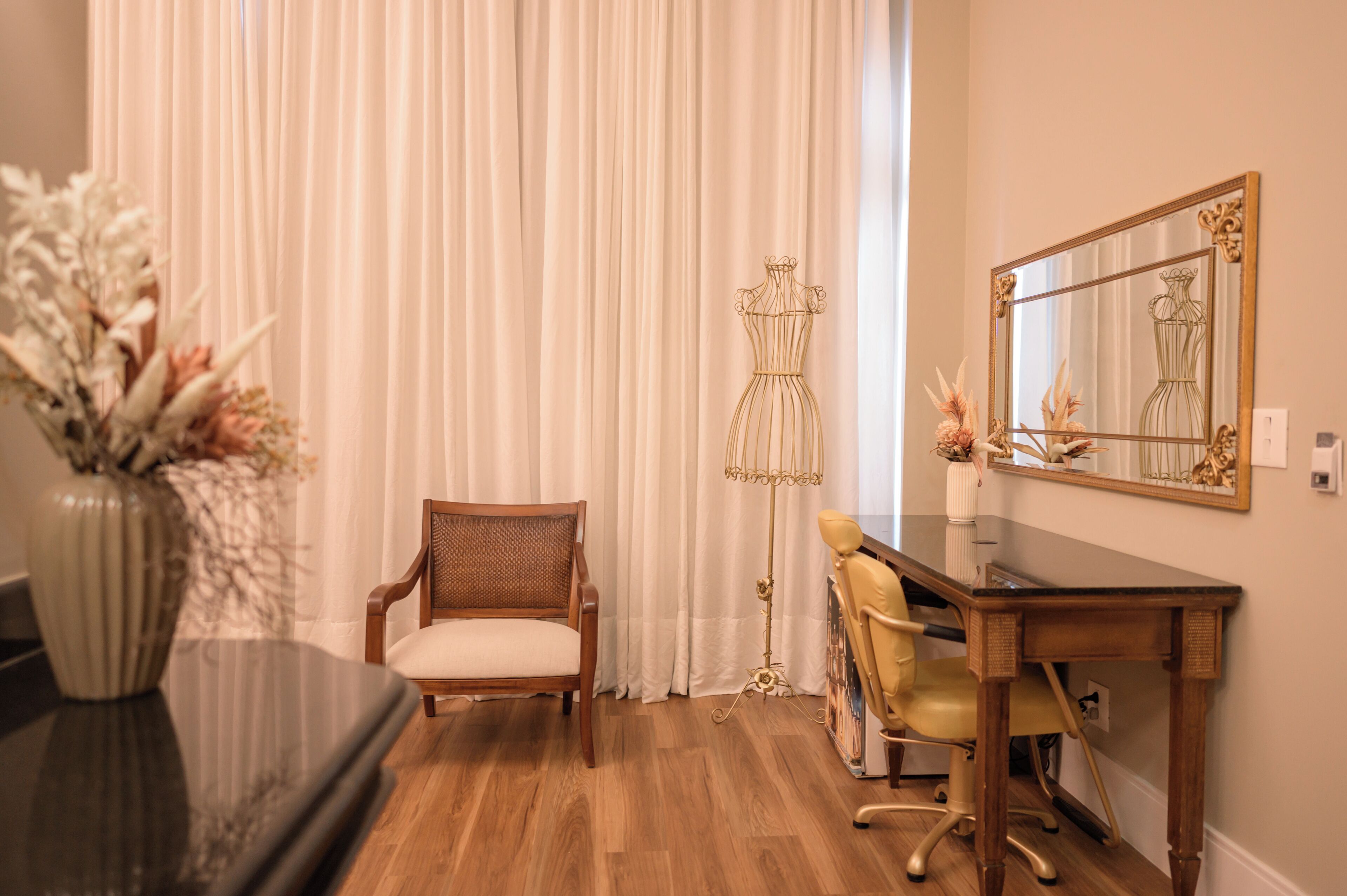 luxury suite, 1 king bed | minibar, in-room safe, individually decorated, individually furnished