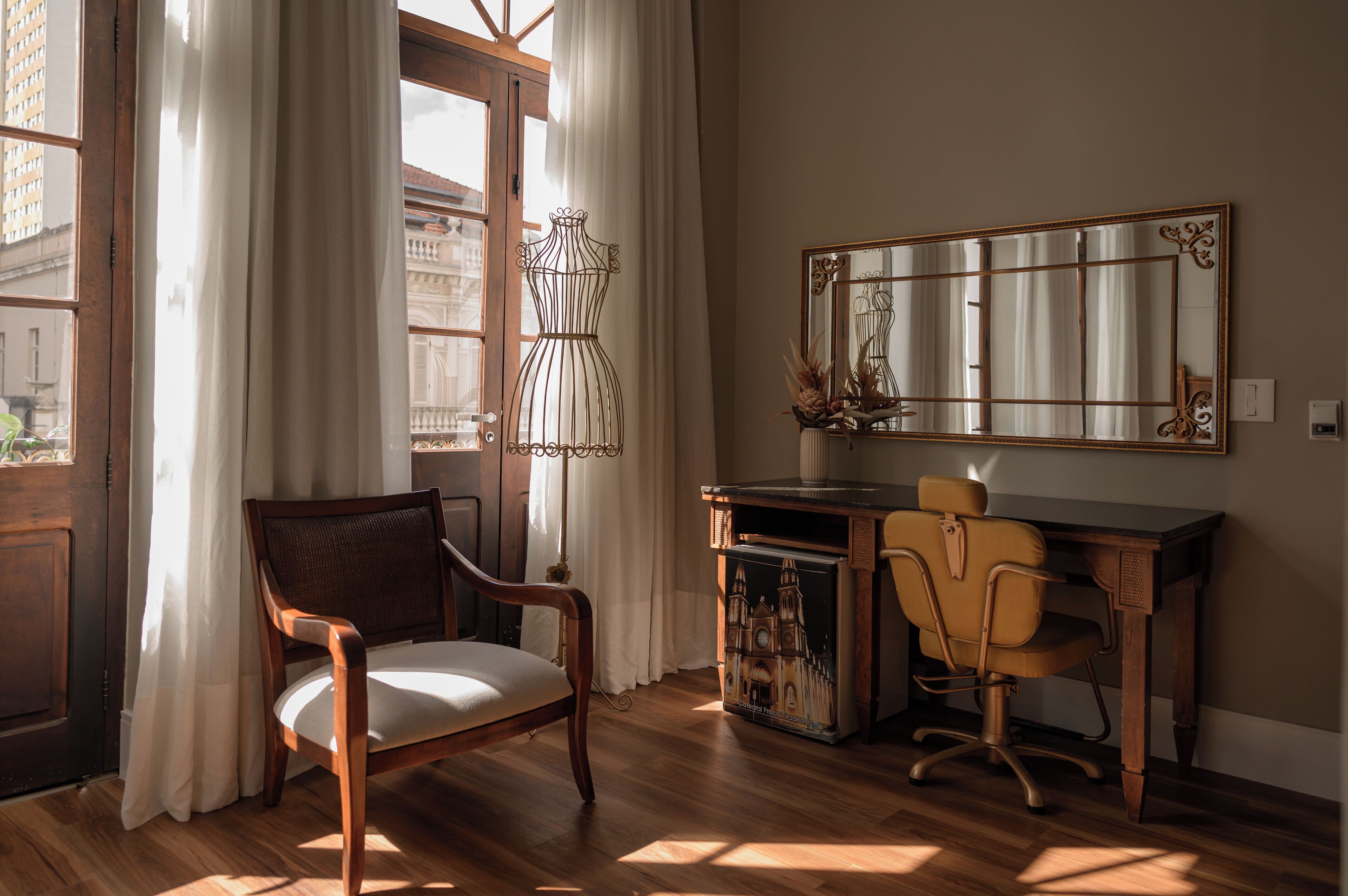 luxury suite, 1 king bed | minibar, in-room safe, individually decorated, individually furnished