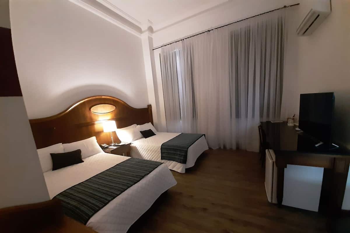 Minibar, in-room safe, individually decorated, individually furnished