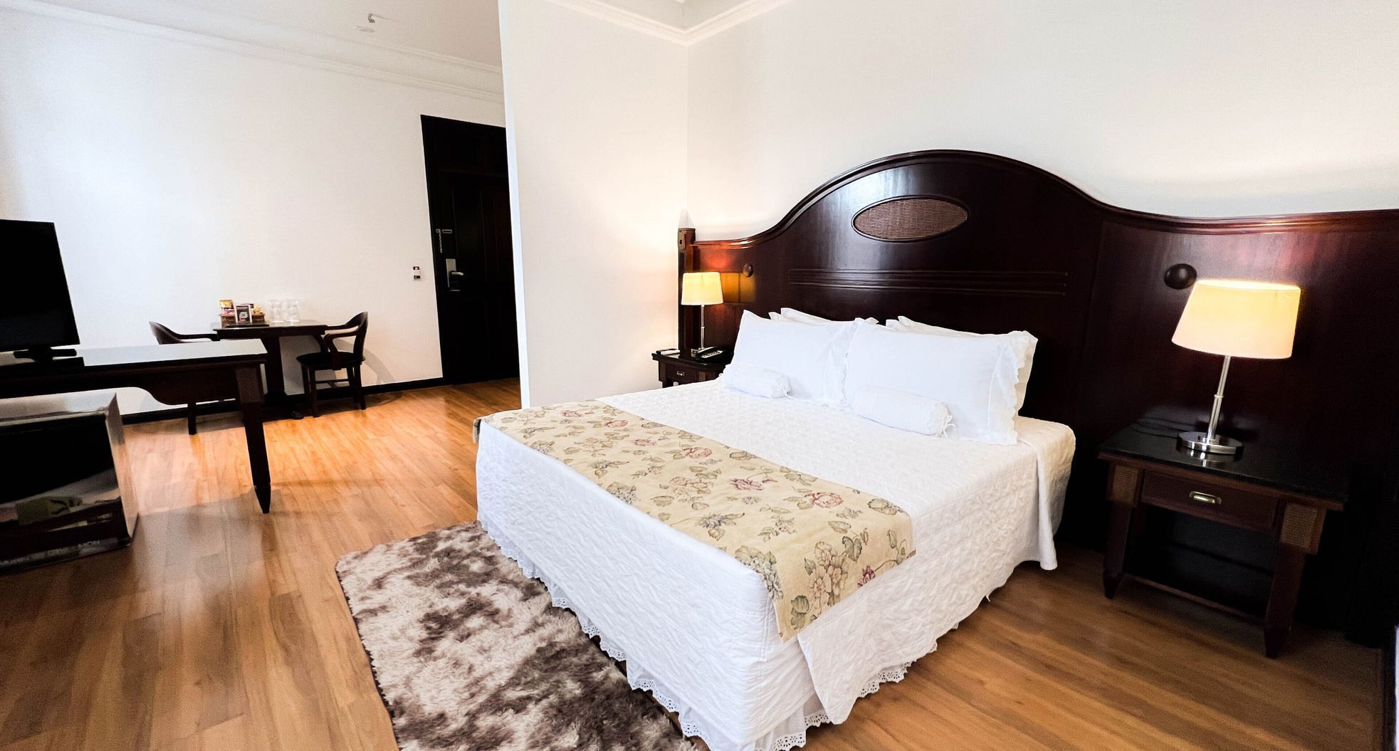 Minibar, in-room safe, individually decorated, individually furnished